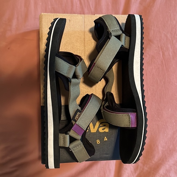 Teva Shoes - TEVA WOMEN’S UNIVERSAL ROAM SANDAL / SIZE 10 / OLIVE